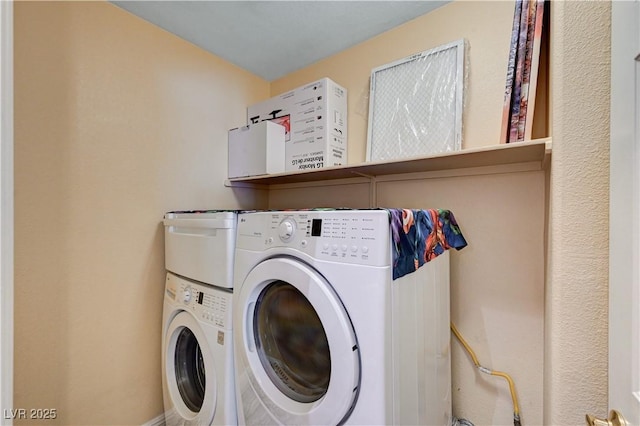 9370 Corkfish St, Las Vegas, NV 89178 - laundry area featuring independent washer and dryer