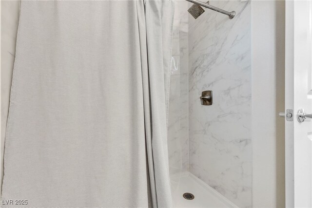 2598 Polar White Ave, North Las Vegas, NV 89086 - full bath with curtained shower