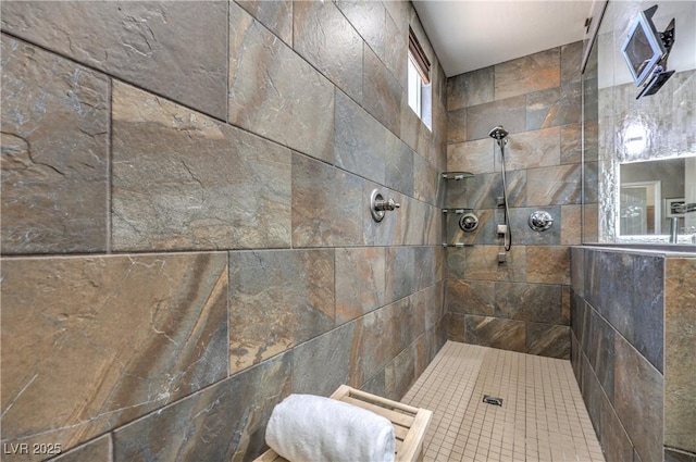 10319 Larkmead Ave, Las Vegas, NV 89149 - bathroom featuring a tile shower