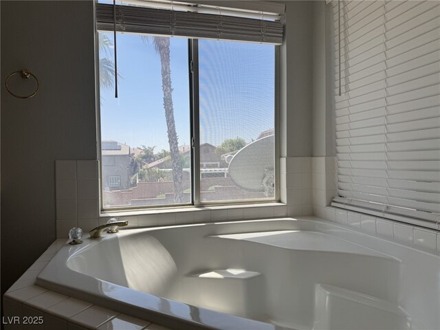 11029 Meadow Leaf Ave, Las Vegas, NV 89144 - full bath with a garden tub