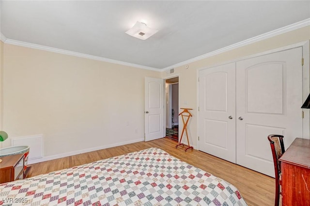 557 6th St, Boulder City, NV 89005 - bedroom with light wood finished floors, ornamental molding, a closet, and baseboards