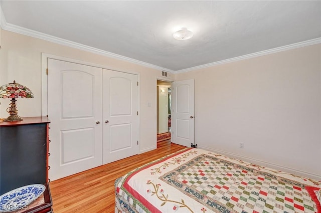 557 6th St, Boulder City, NV 89005 - bedroom with light wood-type flooring, crown molding, a closet, and baseboards