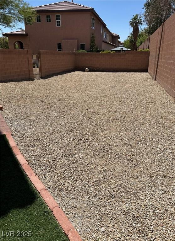 8682 Gateway Glen Dr, Las Vegas, NV 89178 - view of fenced backyard
