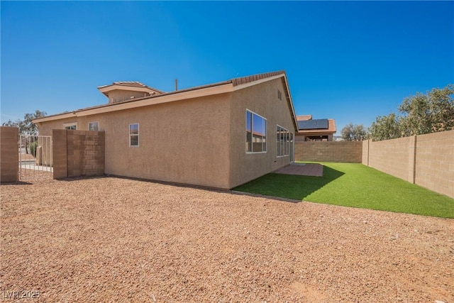 909 Trinity Pond Cir, Henderson, NV 89002 - rear view of property featuring a fenced backyard and stucco siding