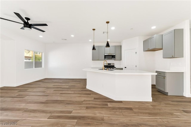 4779 Straight Flush Dr Unit 103, Las Vegas, NV 89122 - kitchen featuring appliances with stainless steel finishes, gray cabinetry, a sink, ceiling fan, and recessed lighting