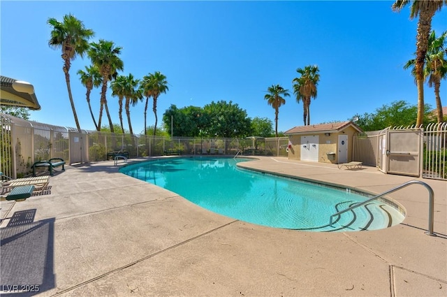4779 Straight Flush Dr Unit 103, Las Vegas, NV 89122 - community pool with a patio area