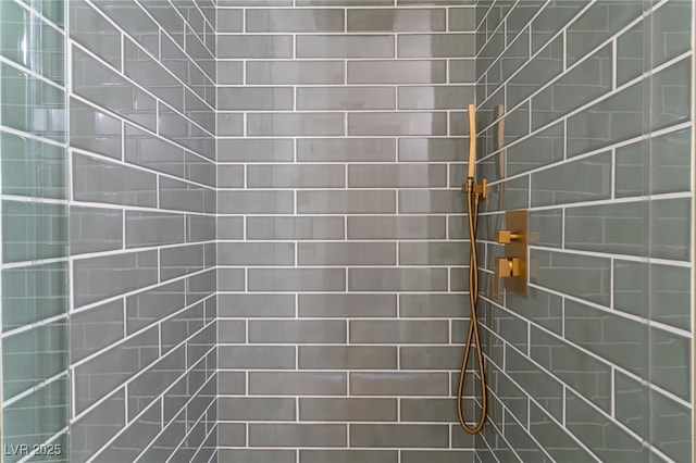 2180 Palora Ave, Las Vegas, NV 89169 - full bath with tiled shower