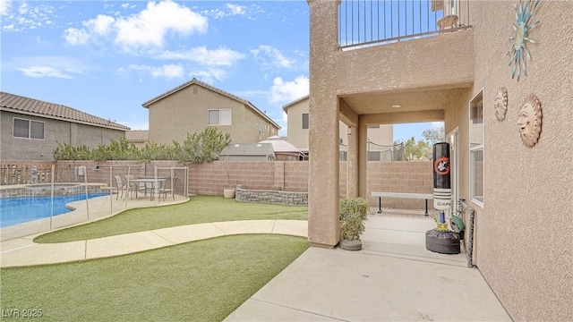 482 Painted Sage Ct, Henderson, NV 89015 - fenced backyard with a patio