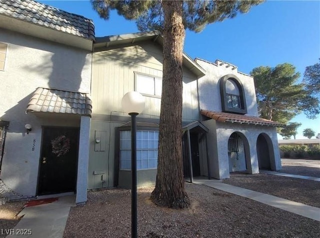 854 Stainglass Ln, Las Vegas, NV 89110 - view of front of property with stucco siding and a tiled roof