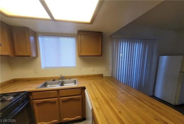 854 Stainglass Ln, Las Vegas, NV 89110 - kitchen featuring a sink and black range