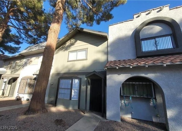 854 Stainglass Ln, Las Vegas, NV 89110 - view of front of home featuring stucco siding and a tile roof