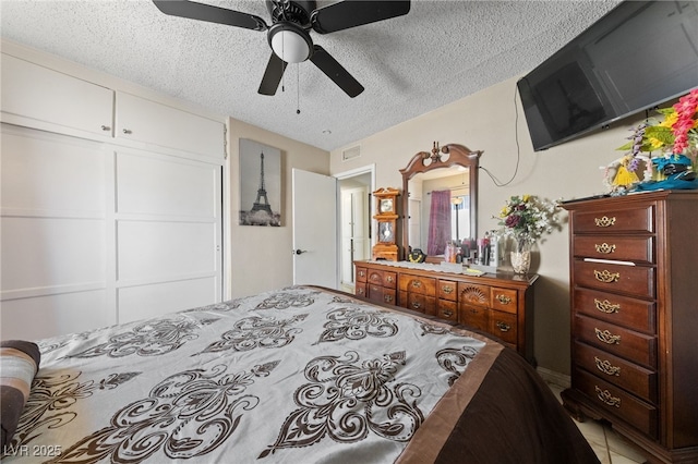 1916 Canosa Ave, Las Vegas, NV 89104 - bedroom featuring a textured ceiling, a ceiling fan, and a closet