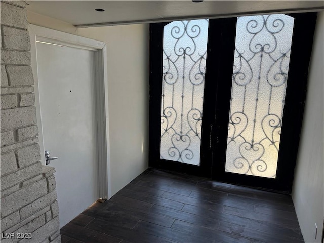 1819 Beverly Way, Las Vegas, NV 89104 - foyer featuring dark wood-style flooring