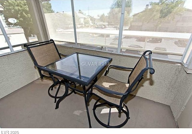 5710 E Tropicana Ave Unit 2178, Las Vegas, NV 89122 - sunroom featuring outdoor dining area