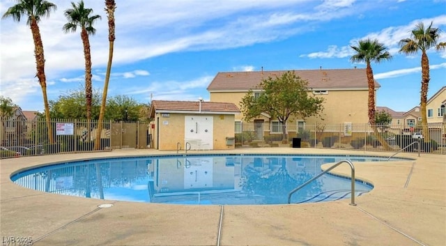3041 Gary Cooper St Unit 103, Las Vegas, NV 89122 - community pool with a residential view and a sink