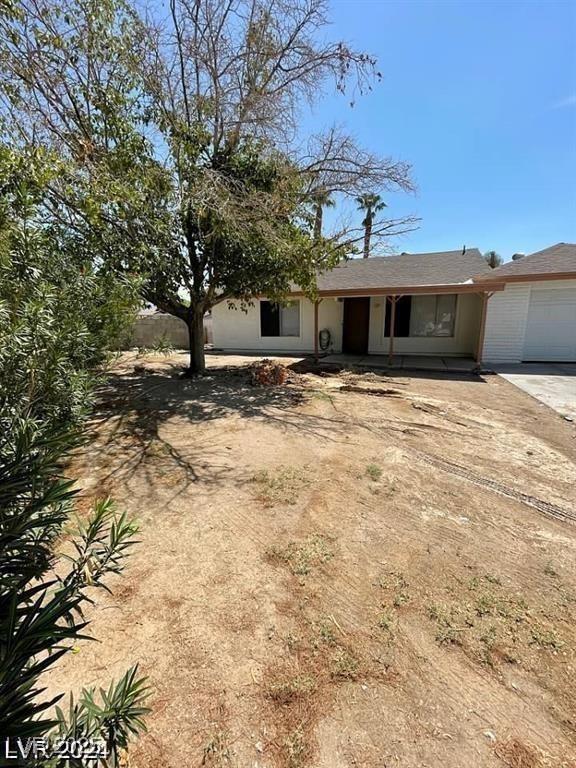 45 Logan Ct, Las Vegas, NV 89110 - view of front of property with driveway and an attached garage