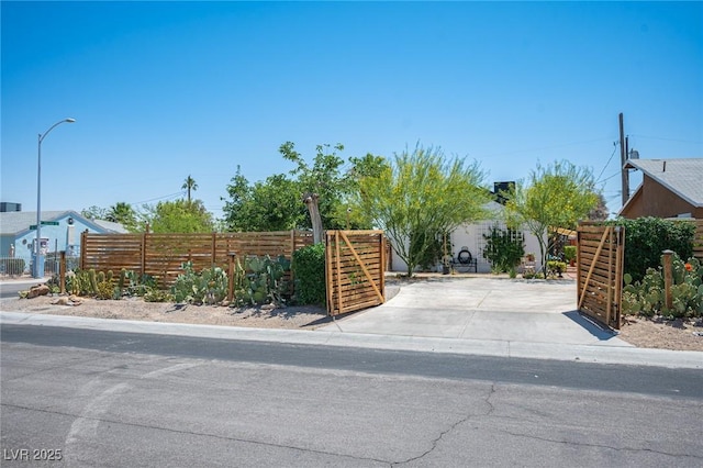 108 Verdy Ln, Las Vegas, NV 89101 - view of concrete road with street lights