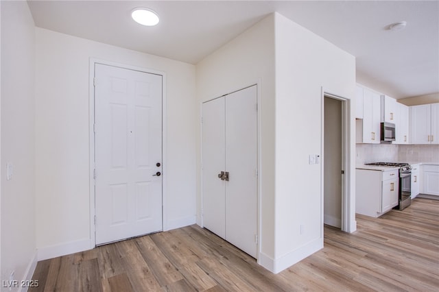 5653 Artesia Lake Ct, Las Vegas, NV 89118 - foyer entrance featuring light wood-type flooring and baseboards