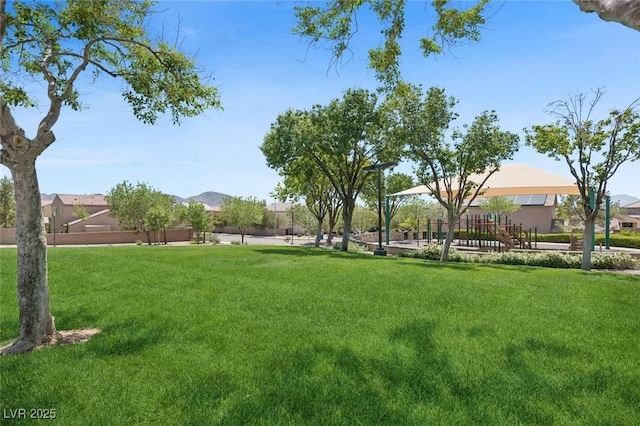 2425 Sturrock Dr, Henderson, NV 89044 - view of community with a yard