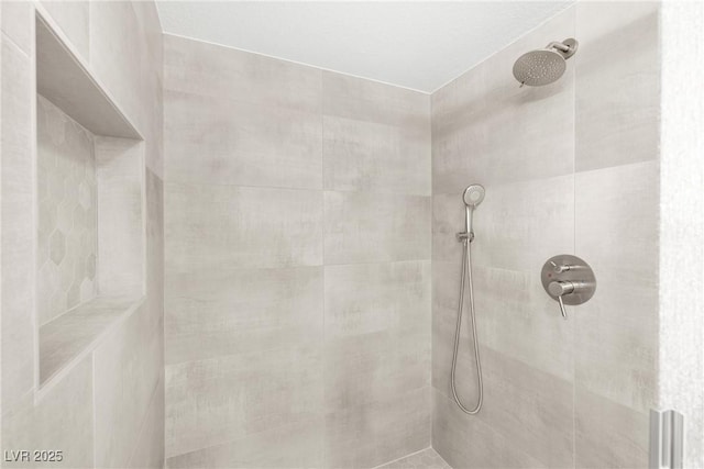 3111 Bel Air Dr Unit 24G, Las Vegas, NV 89109 - bathroom with a tile shower