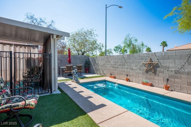 8884 Perfect Diamond Ct, Las Vegas, NV 89129 - view of pool featuring a fenced backyard, a patio area, and a jacuzzi