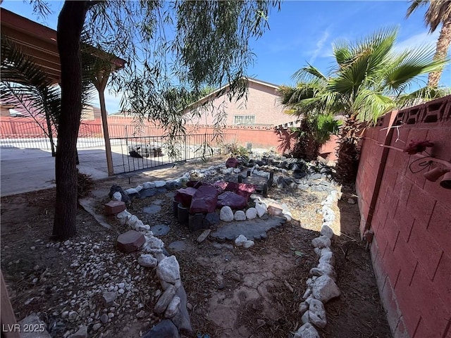 5600 Grossmont Ave, Las Vegas, NV 89110 - view of fenced yard