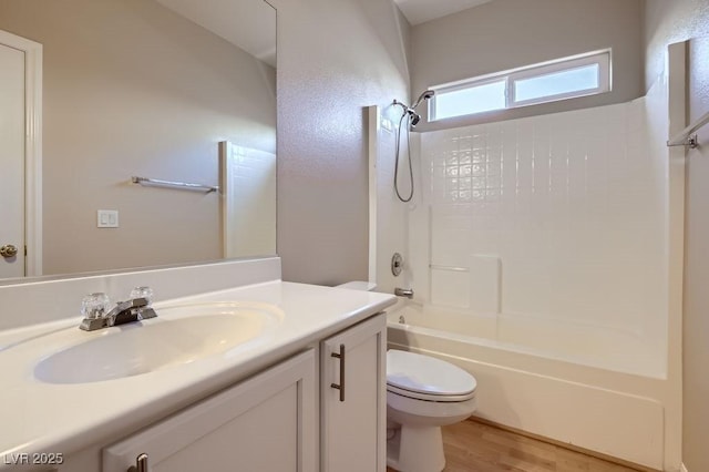 2668 Ivoryhill St, Las Vegas, NV 89135 - full bath with toilet, vanity, washtub / shower combination, and wood finished floors
