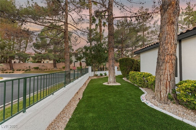 9029 Rivers Edge Dr, Las Vegas, NV 89117 - view of yard