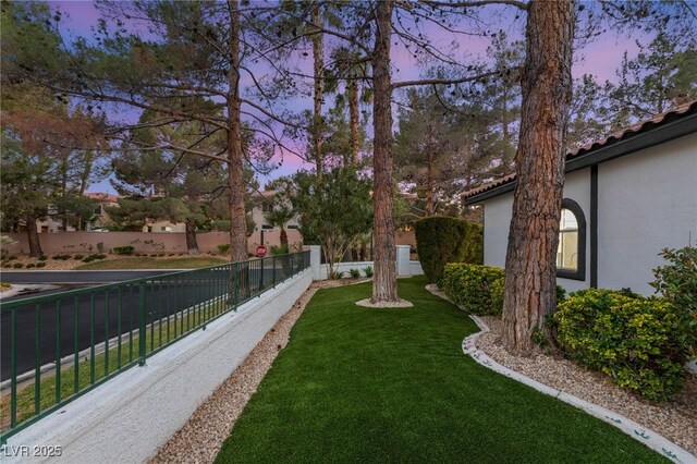 9029 Rivers Edge Dr, Las Vegas, NV 89117 - view of yard at dusk