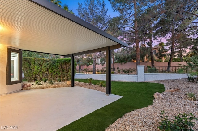 9029 Rivers Edge Dr, Las Vegas, NV 89117 - view of yard with a patio area