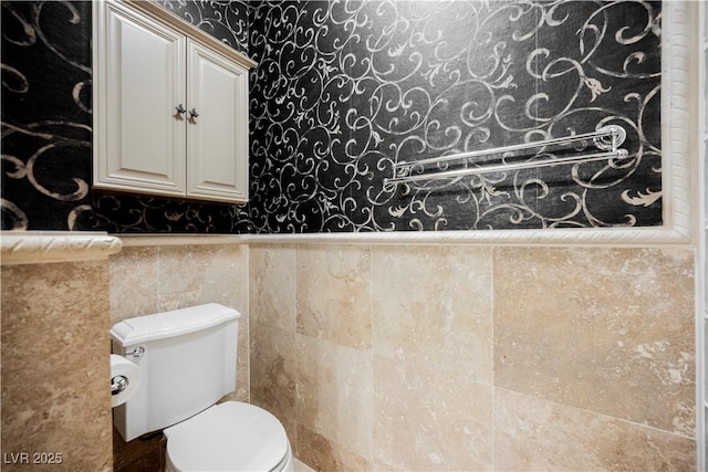 2050 W Warm Springs Rd Unit 4322, Henderson, NV 89014 - half bath with wallpapered walls, toilet, and a wainscoted wall