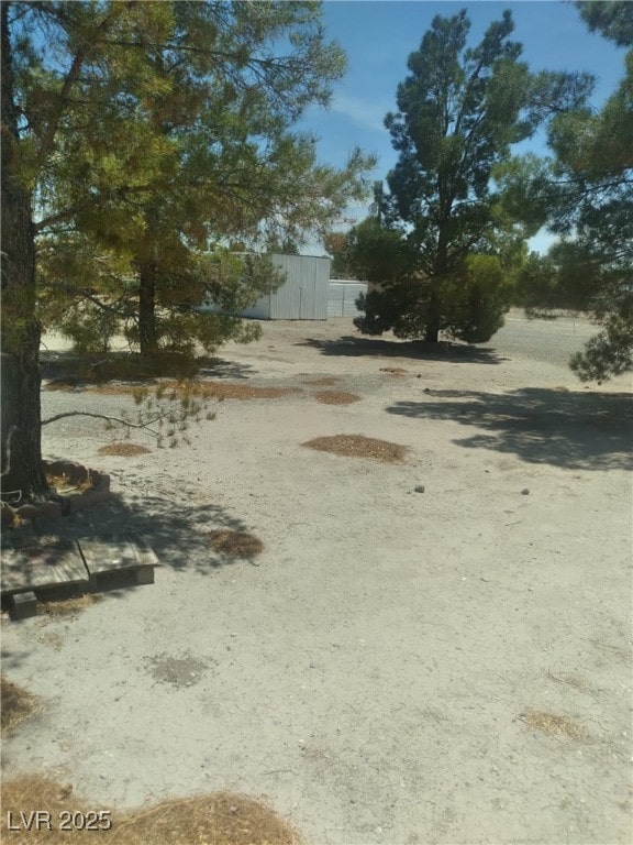 1611 Red Rock Dr, Pahrump, NV 89048 - view of yard featuring an outbuilding