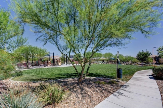 5434 Fawn Chase Way, Las Vegas, NV 89135 - surrounding community with a lawn