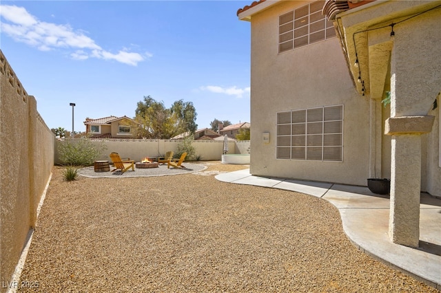 2021 Summit Pointe Dr, Las Vegas, NV 89117 - fenced backyard featuring a fire pit and a patio