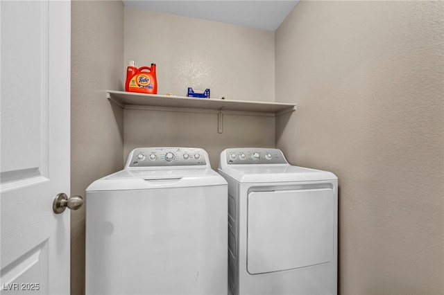 688 Monroe Hill Pl, Henderson, NV 89011 - laundry area featuring washing machine and dryer