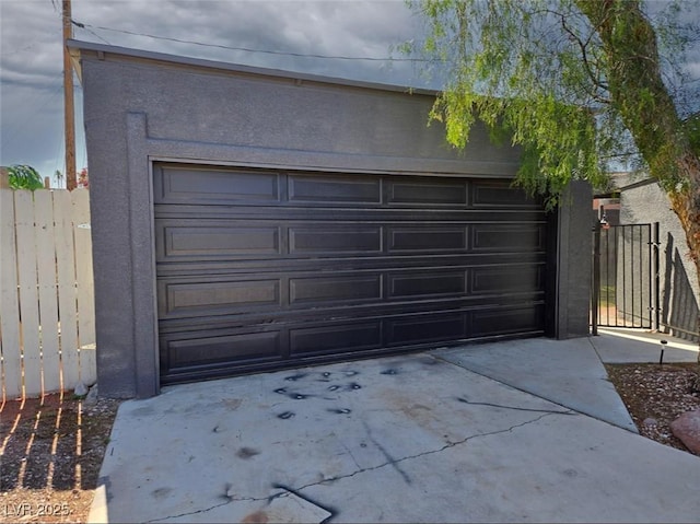 709 Evergreen Cir, Las Vegas, NV 89107 - garage featuring driveway