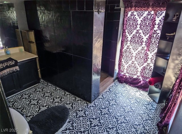 709 Evergreen Cir, Las Vegas, NV 89107 - bathroom with tiled shower, vanity, and tile patterned floors