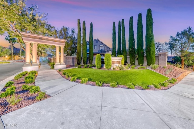 3050 Whispering Crest Dr, Henderson, NV 89052 - view of front facade with a front yard
