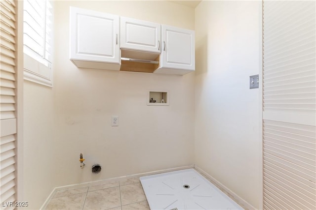7923 Homer Ct, Las Vegas, NV 89139 - laundry area featuring hookup for a washing machine, cabinet space, hookup for a gas dryer, baseboards, and light tile patterned floors