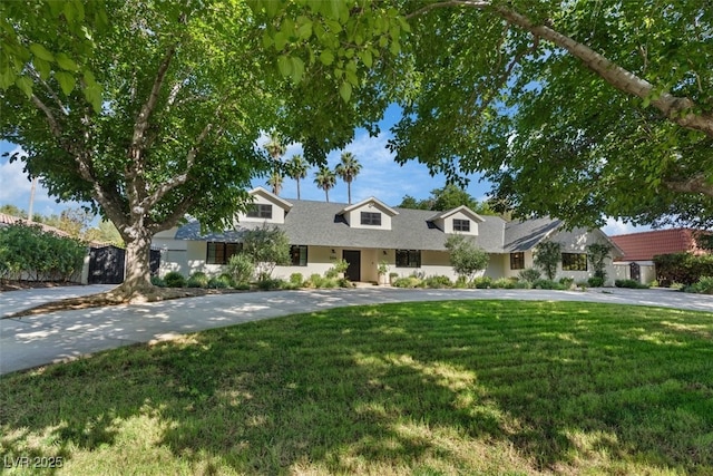 204 Canyon Dr, Las Vegas, NV 89107 - cape cod home with a front lawn