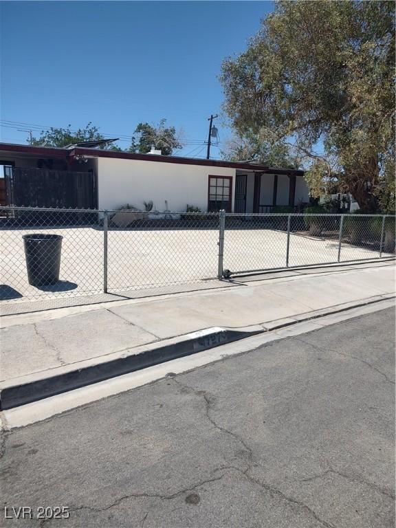 4727 Conrad St, Las Vegas, NV 89121 - view of front facade featuring a fenced front yard