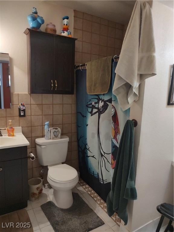 4727 Conrad St, Las Vegas, NV 89121 - bathroom with vanity, toilet, tile walls, a shower with curtain, and tile patterned flooring