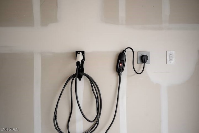 2629 Mocha Pearl Ct, North Las Vegas, NV 89086 - garage view of car charger