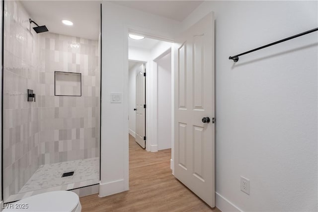 1136 Casady Hollow Ave, Henderson, NV 89012 - full bath with a tile shower, toilet, wood finished floors, baseboards, and recessed lighting