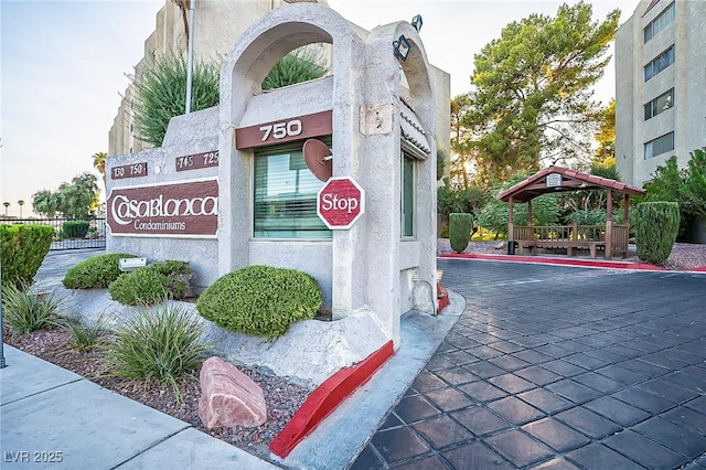 725 N Royal Crest Cir Unit 228, Las Vegas, NV 89169 - view of community sign