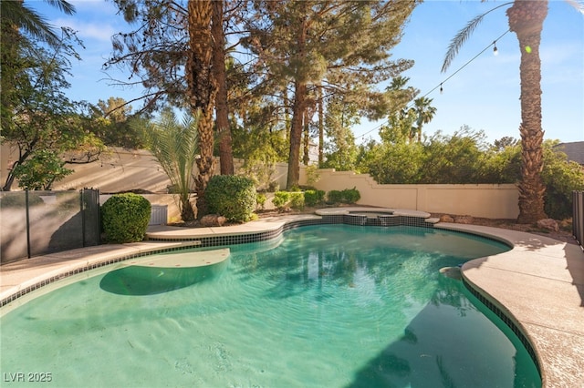 2346 Villandry Ct, Henderson, NV 89074 - view of swimming pool featuring a fenced backyard and a pool with connected hot tub