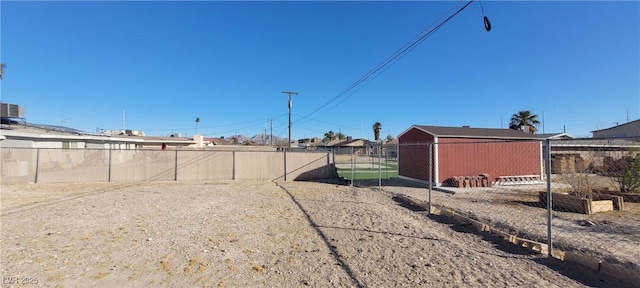 1301 Madison Ave, Las Vegas, NV 89106 - view of yard featuring an outbuilding