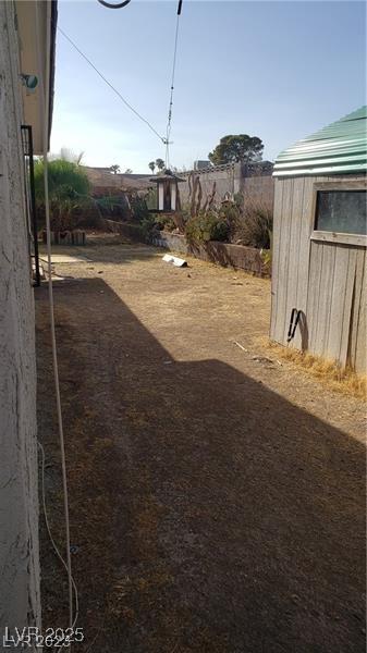 5284 Wellesley Ave, Las Vegas, NV 89122 - view of yard