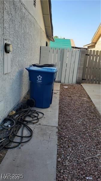 5284 Wellesley Ave, Las Vegas, NV 89122 - view of patio / terrace