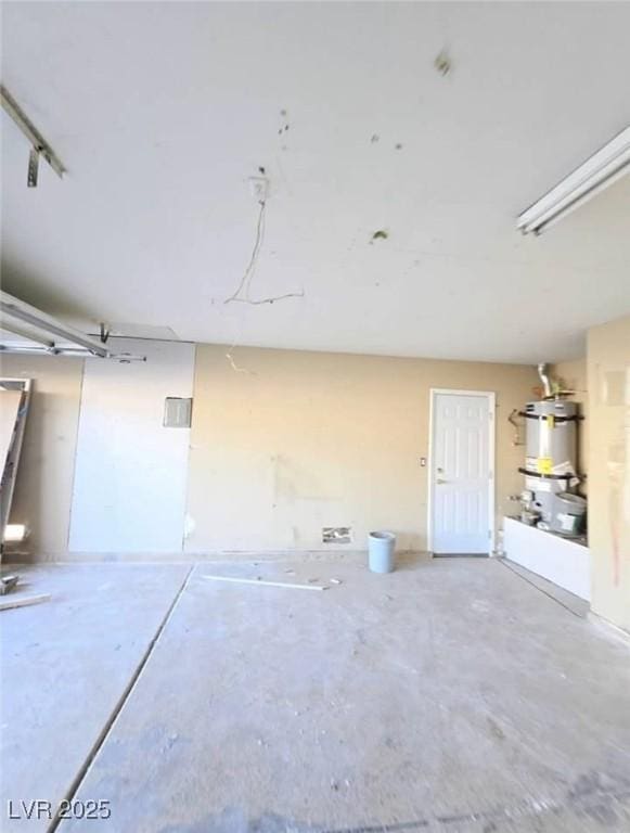 5115 Blossom Ave, Las Vegas, NV 89142 - garage featuring water heater